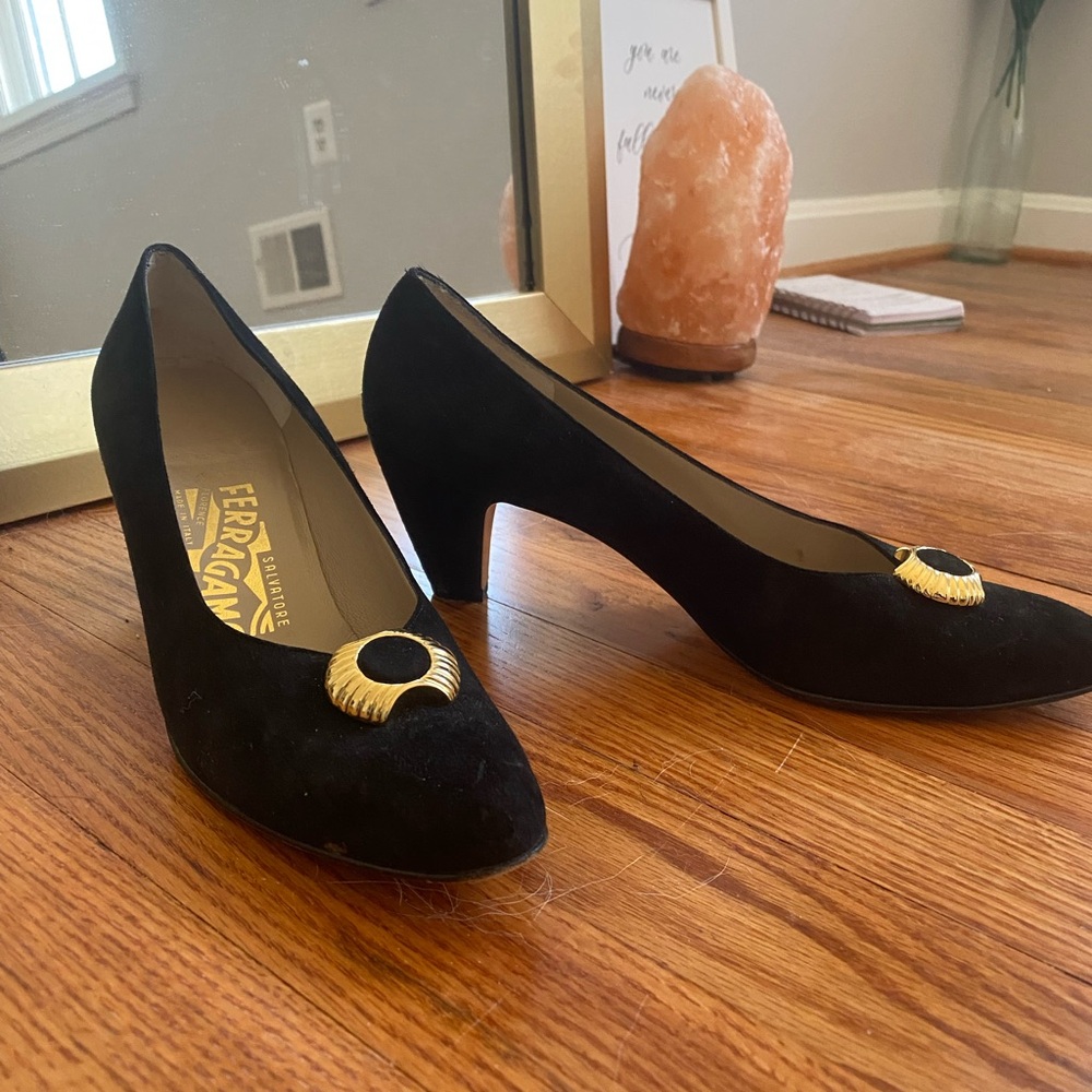 Salvatore Ferragamo Vintage Suede Black Pumps 8.5